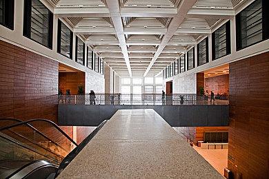 卡牌构建《奥雷萨之下》9月12日登陆主机 售价24.99美元